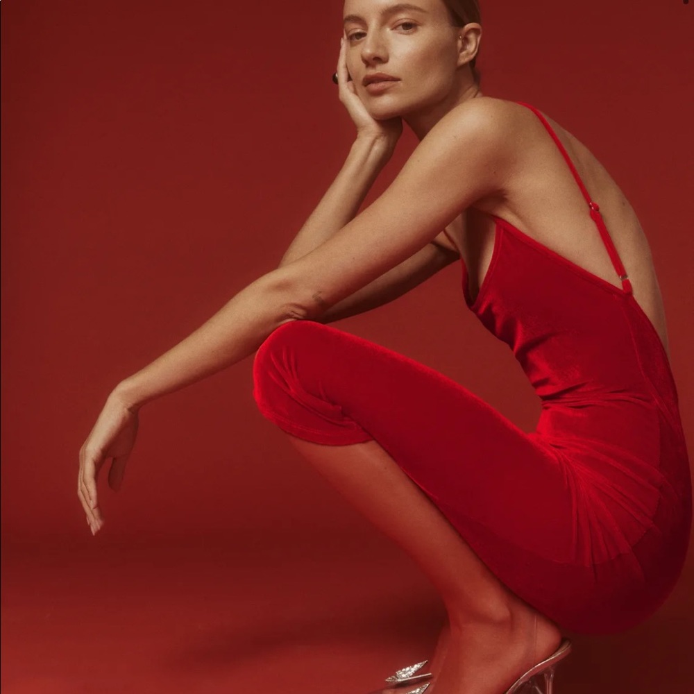 Merel Velvet Dress in Cherry